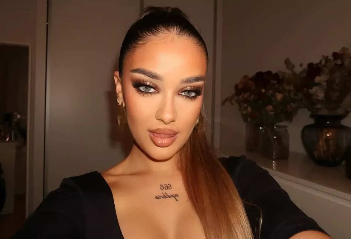 Julia Janeiro.