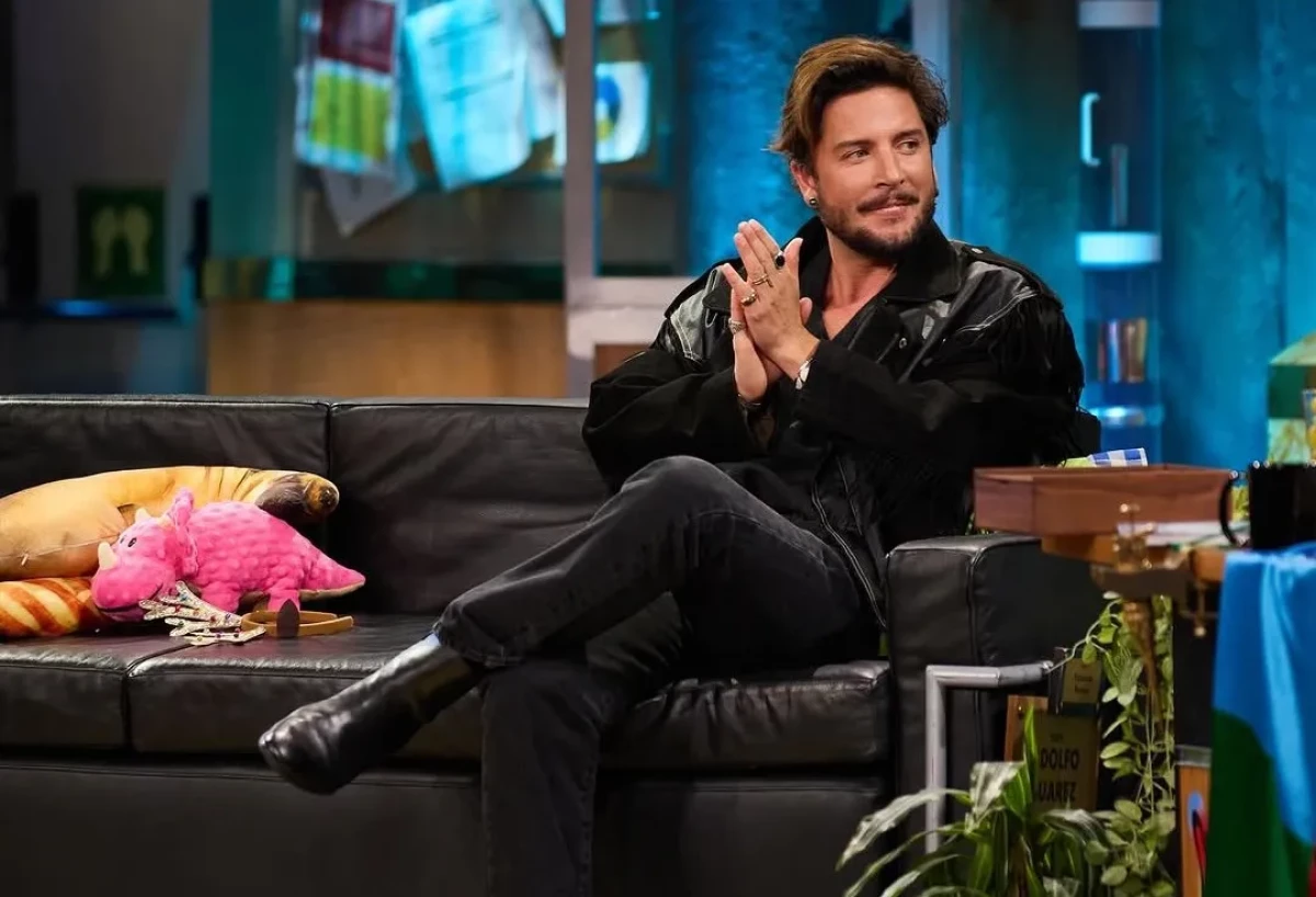 Manuel Carrasco en 'La Revuelta': los regalos envenenados que le ha hecho a David  Broncano
