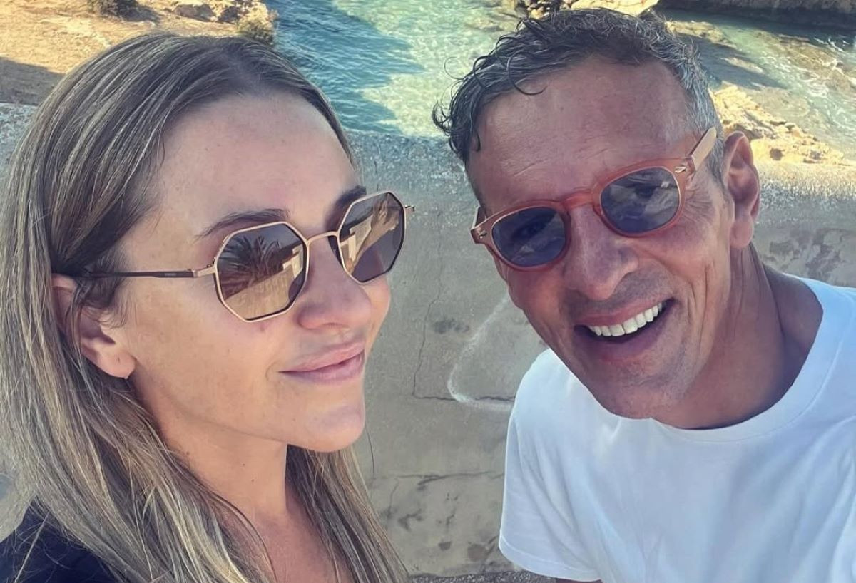 Joaquín Prat cumple 50 años: la romántica felicitación de su novia, Alexia Pla ¡con beso incluido!