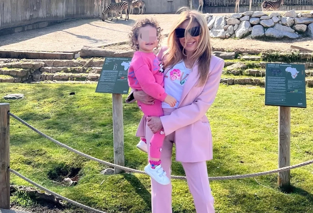 Ana Obregón cn su nieta en el zoo