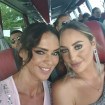 Olga Moreno y Rocío Flores, en el autobus listas para llegar a la boda