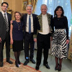 Vargas Llosa con su exesposa Patricia Llosa y su familia en París.