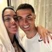 Georgina Rodríguez y Cristiano Ronaldo en un selfie de redes.