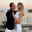 Enrique Ponce abrazando a Ana Soria.