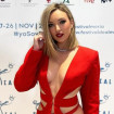 Marta Riesco en un photocall vestida con un traje cut out rojo