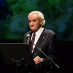 Luis del Olmo dando un discurso