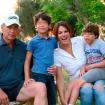 Kike Osborne, junto a sus padres y su hermano.