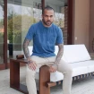 Dani Alves en el porche de su casa.