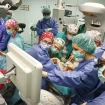 el equipo médico durante la intervención
