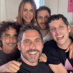Paco León junto al resto del elenco de 'Aida' celebrando los 10 años de su emisión