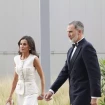 Felipe y Letizia llegando a la entrega de premios de periodismo ABC.
