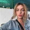 Sheila Devil estrena piercing debajo del labio inferior.