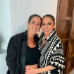 Anabel Pantoja e Isabel Pantoja posando juntas.