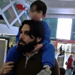 Jota Peleteiro llega a Madrid junto a sus hijos, Alejandro y Jota