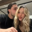 Carlo Costanzia y Alejandra Rubio posando juntos.