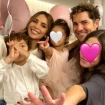 David Bisbal y Rosanna Zanetti junto a sus hijos, Ella, Matteo y Bianca.