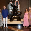 Los reyes Felipe VI (i) y Letizia (d), la princesa Leonor (2i detrás) y la infanta Sofía (d detrás), tras visitar la exposición de Joan Miró este martes en la Lonja de Palma. EFE