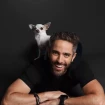 Roberto Leal y su perrita, Pepa.