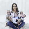 Jessica con sus cinco bebés en brazos: dos niñas –María Pía y Giada– y tres varones –Giuseppe Mattia, Giovanni y Luigi. ¡No te pierdas el reportaje fotográfico completo en nuestra revista!