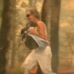 Toni Doherty se ha convertido en heroína local por salvar a un koala de los incendios en Australia.