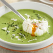 crema-de-guisantes-a-la-menta-con-huevo-poche
