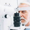 Acudir regularmente a una revisión oftalmológica nos puede ayudar a detectar a tiempo un desprendimiento de retina.