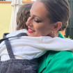 Eva abraza con cariño a su hijo Cayetano, que ya tiene 4 años,