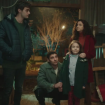 Tras perder a sus padres, cuatro hermanos comienzan una nueva vida.