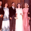 Los marqueses (segunda por la izqda. y primero por la dcha.) en la boda de su hija.