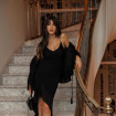 Violeta Mangriñán con un vestido negro en una imagen de redes