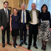 Vargas Llosa con su exesposa Patricia Llosa y su familia en París.
