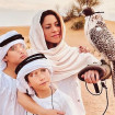 Shakira con sus hijos en el desierto.