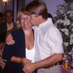 Manuel Díaz El Cordobés besando a su madre.