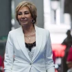 Ana Rosa Quintana de blanco para recoger un premio en Madrid (2023).
