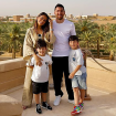 Messi y Antonela con sus hijos en Arabia Saudí.