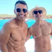 Jesús Vázquez y su marido, Roberto, en una imagen de redes sociales.