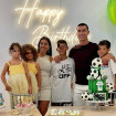 Cristiano y Georgina, con 4 de sus 5 hijos.
