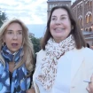 Carmen Martínez Bordiú paseando con una amiga