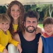 Shakira y Piqué posando con sus hijos.