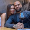 Dani Alves y Joana Sanz posando juntos