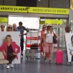 Los excolaboradores de 'Sálvame' han llegado al aeropuerto por todo lo alto (Europa Press)