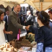 Los reyes Felipe VI y Letizia en una feria medieval.