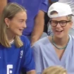 Irene Urdangarin y Johanna Zott viendo un partido de Pablo.