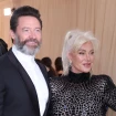 Hugh Jackman posando con su exmujer.
