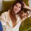 Bárbara Lennie, con camisa blanca y sonriendo