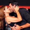 Paula Echevarría y Miguel Torres besándose.