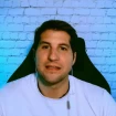 Julián Contreras emitiendo desde su canal de YouTube.