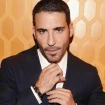 Miguel Ángel Silvestre agradece las muestras de cariño y sorprende a sus fans.