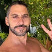 Paco León saluda a sus seguidores.