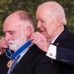 José Andrés condecorado por el presidente de los EEUU Joe Biden.